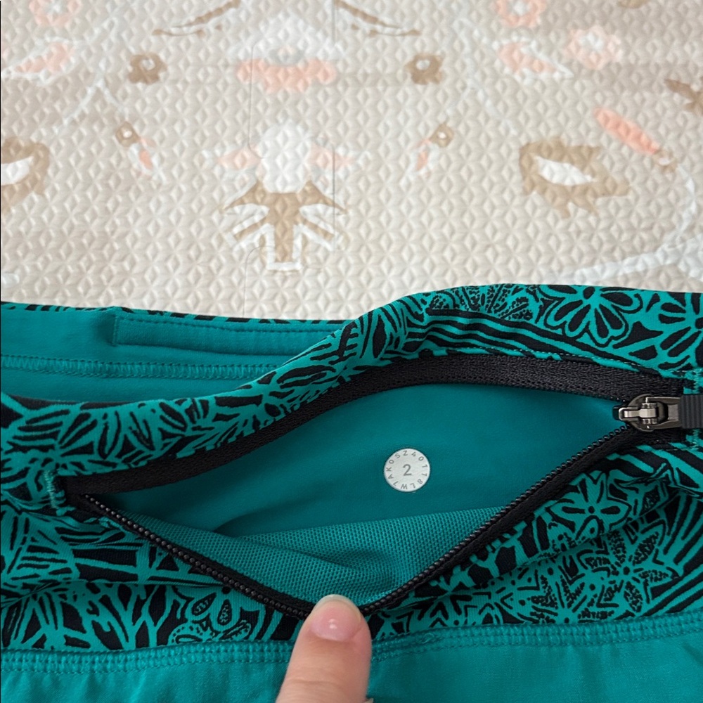 Lululemon Run Times Short II 4” Size 2 Spirit Green - Picture 5 of 11